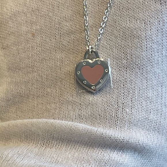 Solid Sterling Silver Classic Style heart necklace - Picture 8 of 11